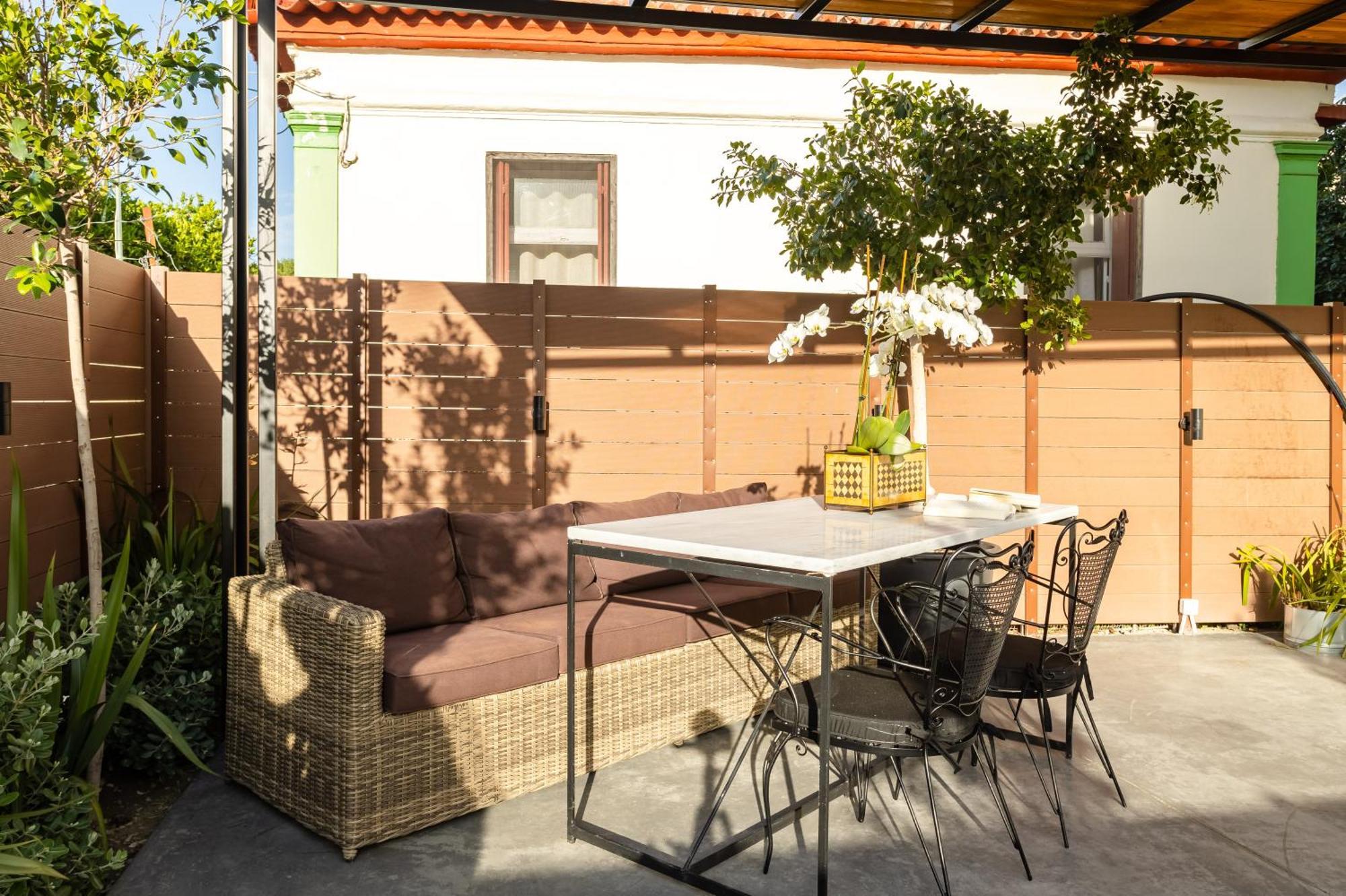 Villy'S Comfort Zone Apartments Kalamata Exterior photo